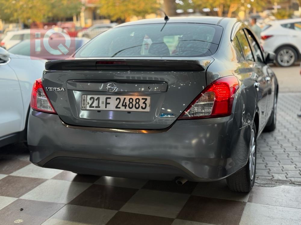 نيسان فيرسا